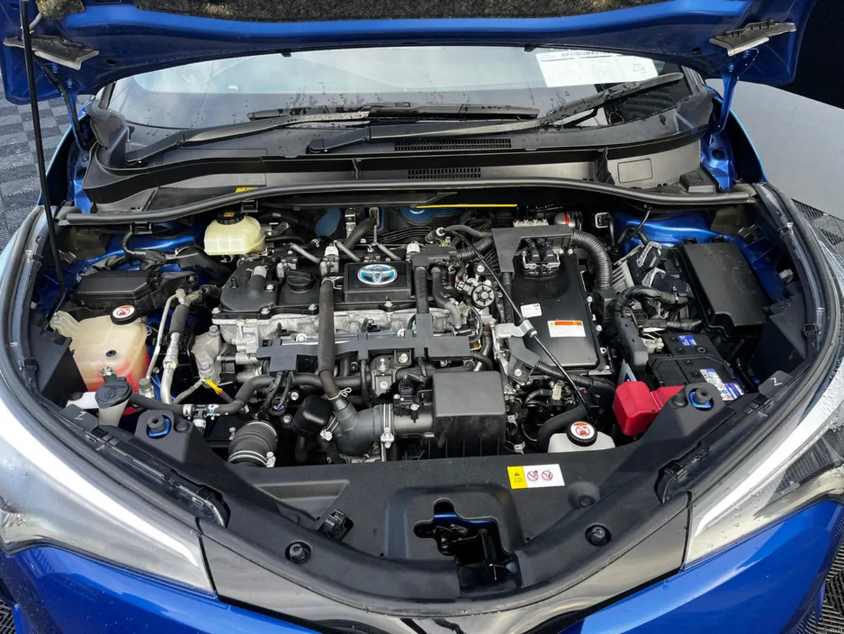 Toyota C-HR Toyota CHR 1.8 self charging hybrid, f - Image 4