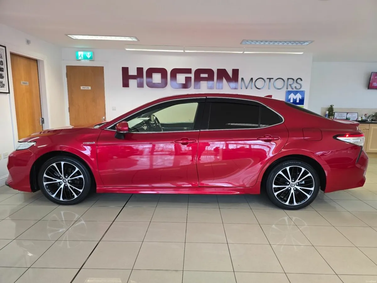 Toyota Camry Hybrid World Sport Edition - Image 4