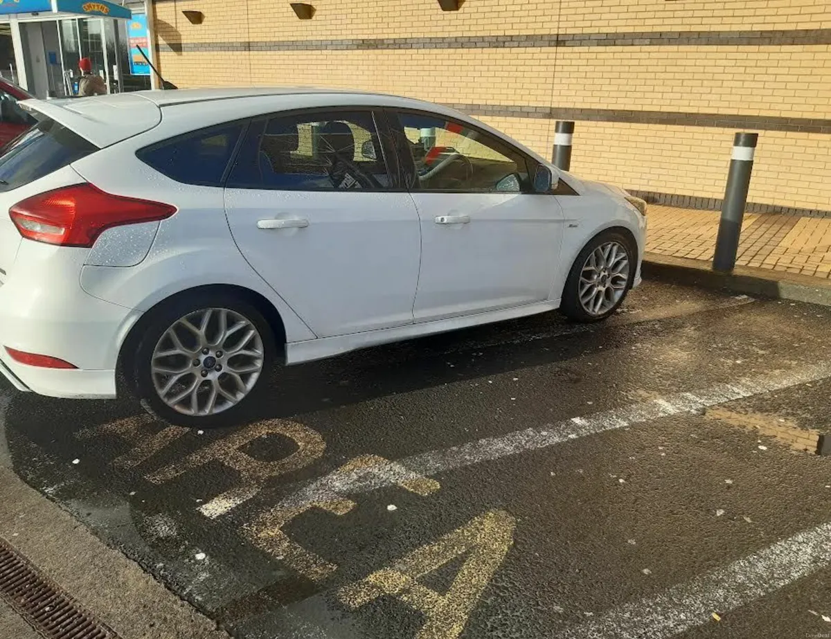 Ford Focus 2017 - Image 2