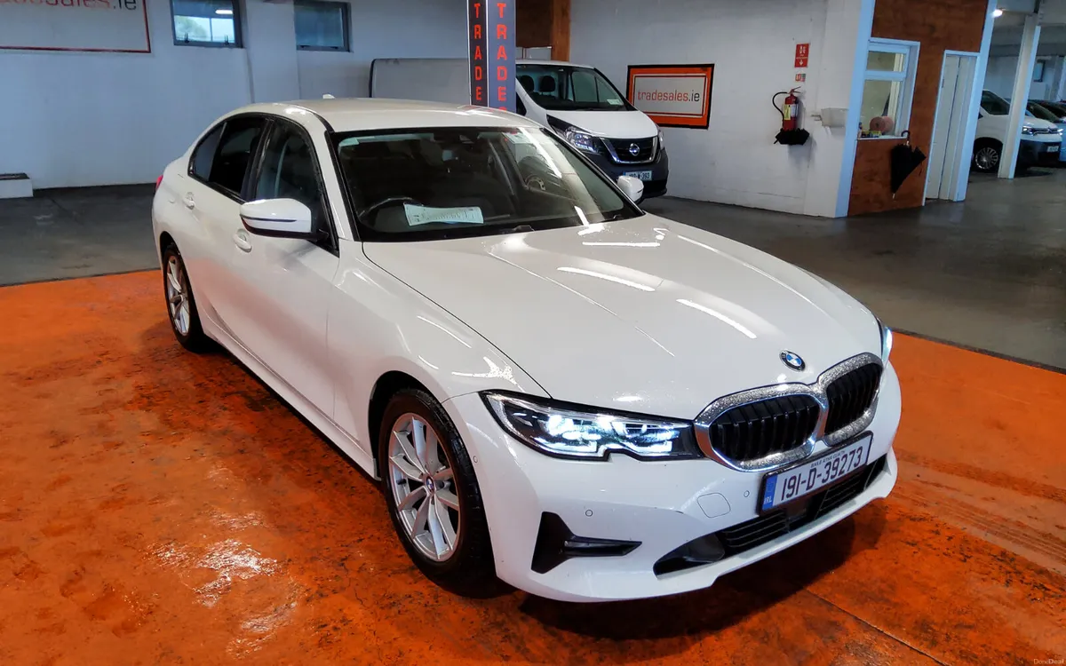 BMW 3-Series 2019 - Image 1
