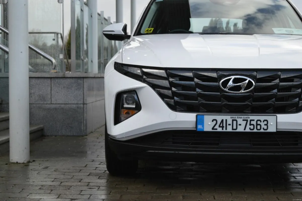 Hyundai Tucson 2WD Executive HEV Auto, Low Mileage - Image 4