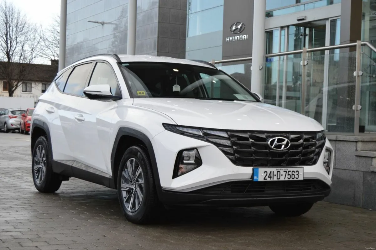 Hyundai Tucson 2WD Executive HEV Auto, Low Mileage - Image 1