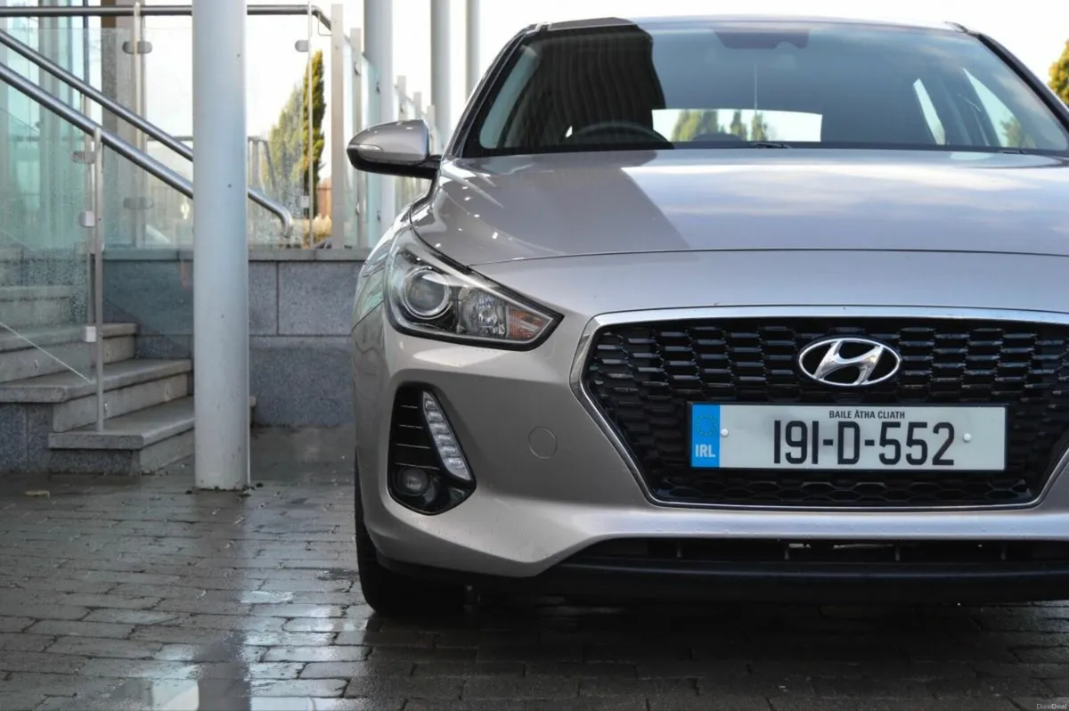 Hyundai i30 Petrol Deluxe 1.4, Low Mileage - Image 3