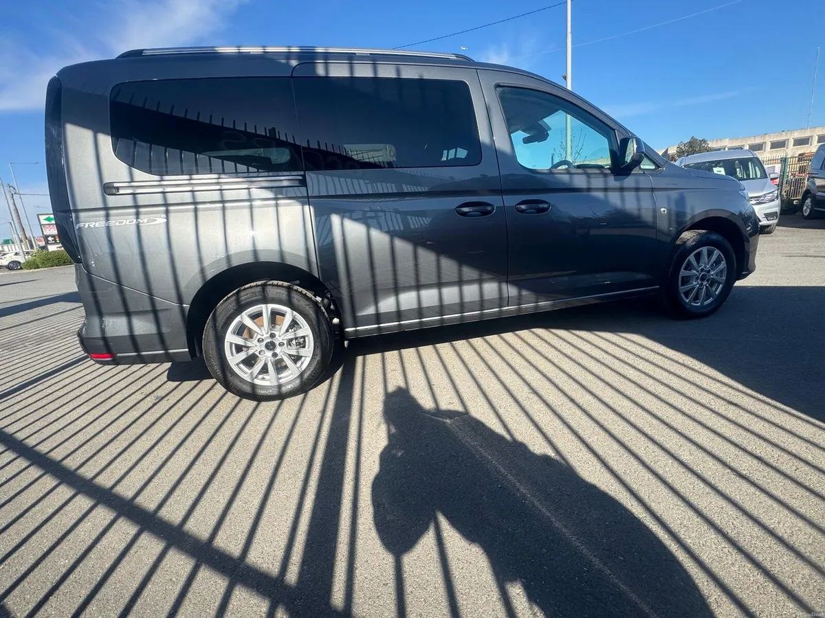 2025 Ford Grand Tourneo Connect Freedom 7s+wc taxi - Image 4