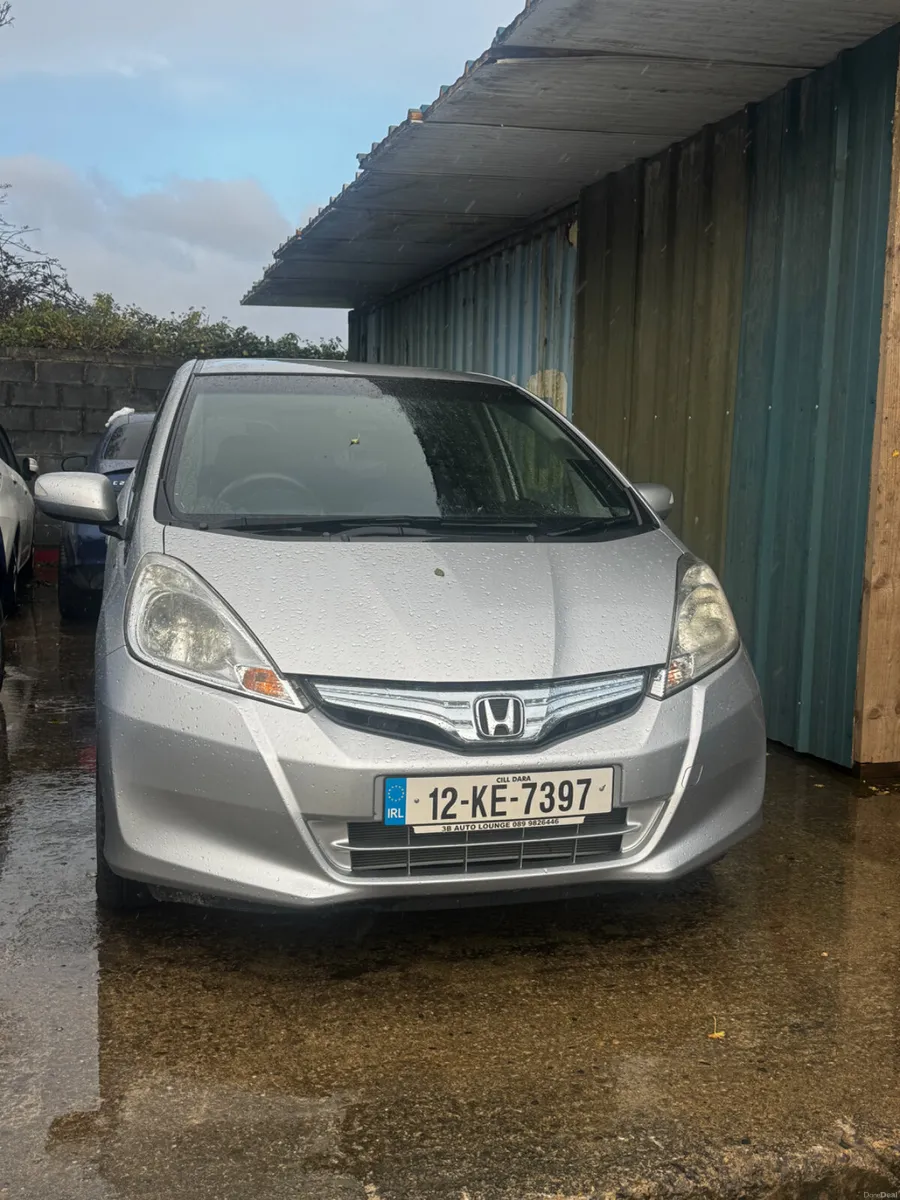 Honda Fit 1.3 Hybrid Auto 27000kms 2012 - Image 1
