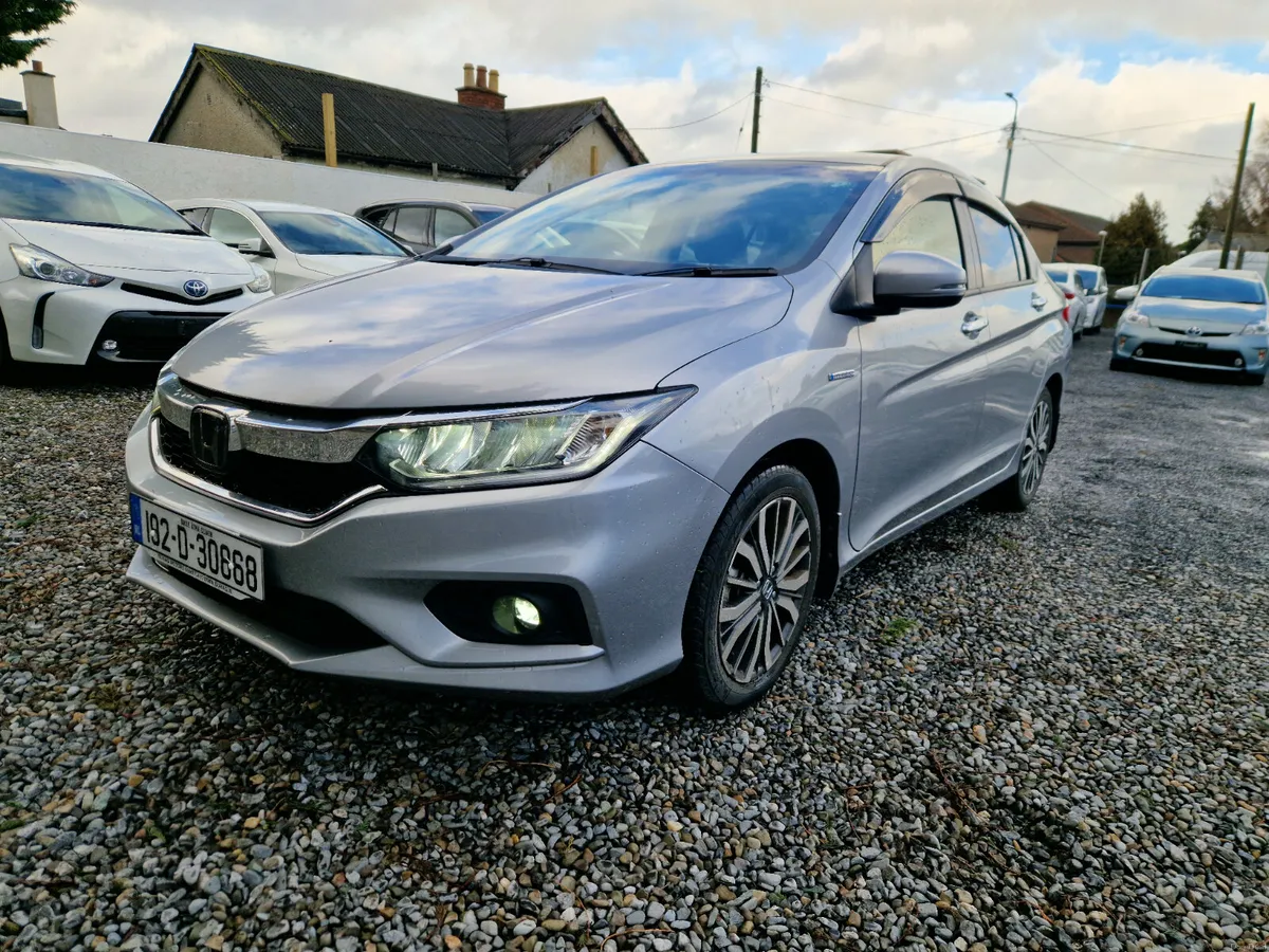 Honda Grace 2019 |High spec hybrid *low mileage* - Image 3