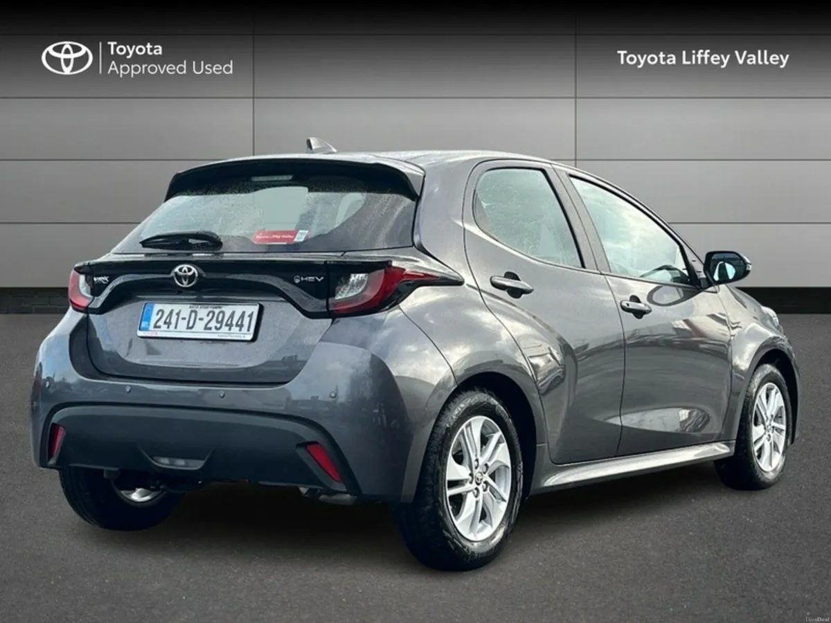 Toyota Yaris YARIS HYBRID 1.5 LUNA - Image 2