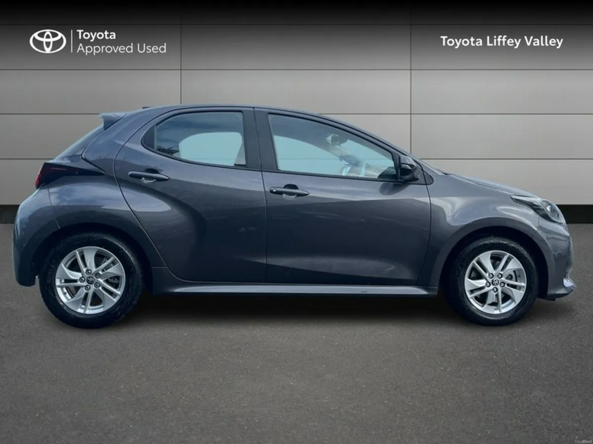 Toyota Yaris YARIS HYBRID 1.5 LUNA - Image 3