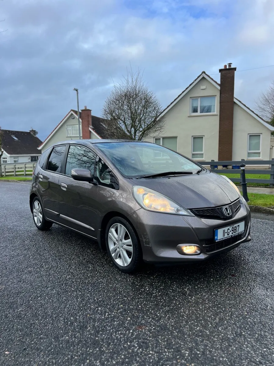 2011 HONDA JAZZ 1.4 PETROL AUTOMATIC - Image 1