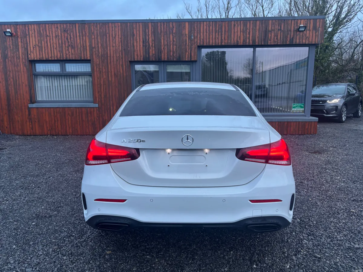 Mercedes-Benz AMG 2022 NIGHT-EDITION BLACK PACK - Image 3