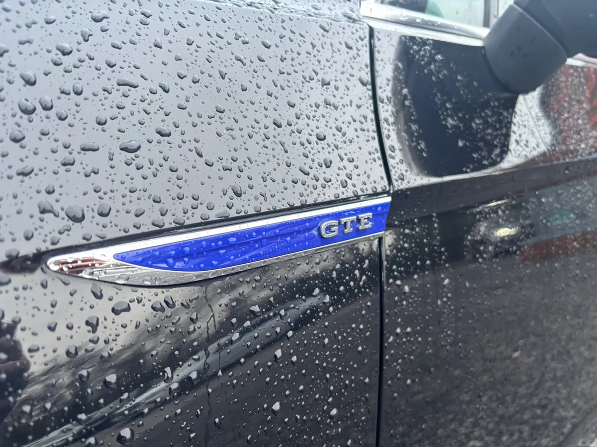 2022 Volkswagen Passat GTE - Image 3