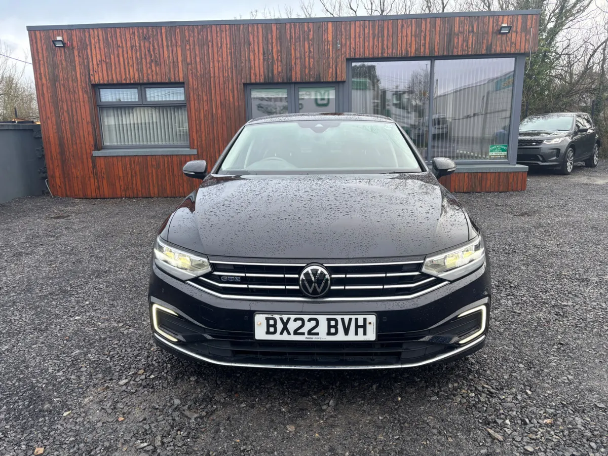 2022 Volkswagen Passat GTE - Image 4
