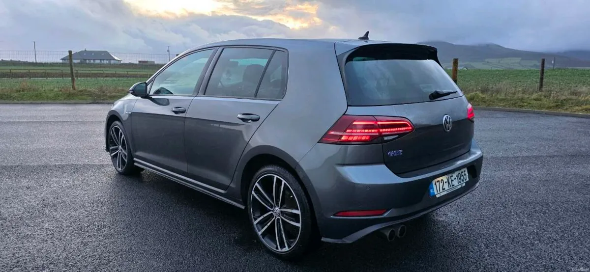 2017 VOLKSWAGEN GOLF GTE - Image 2