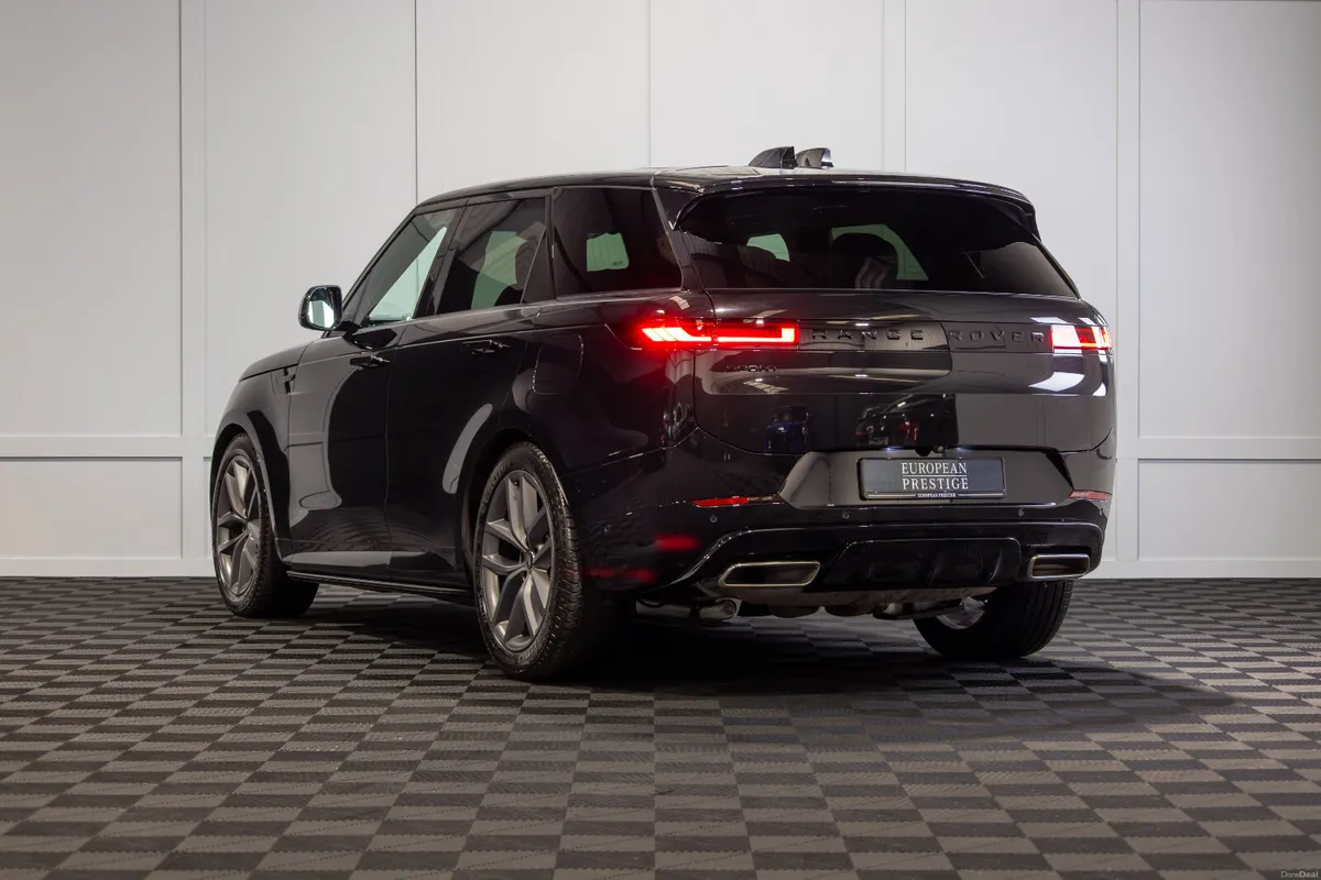 2025 Range Rover Sport P460e Dynamic SE - Image 4
