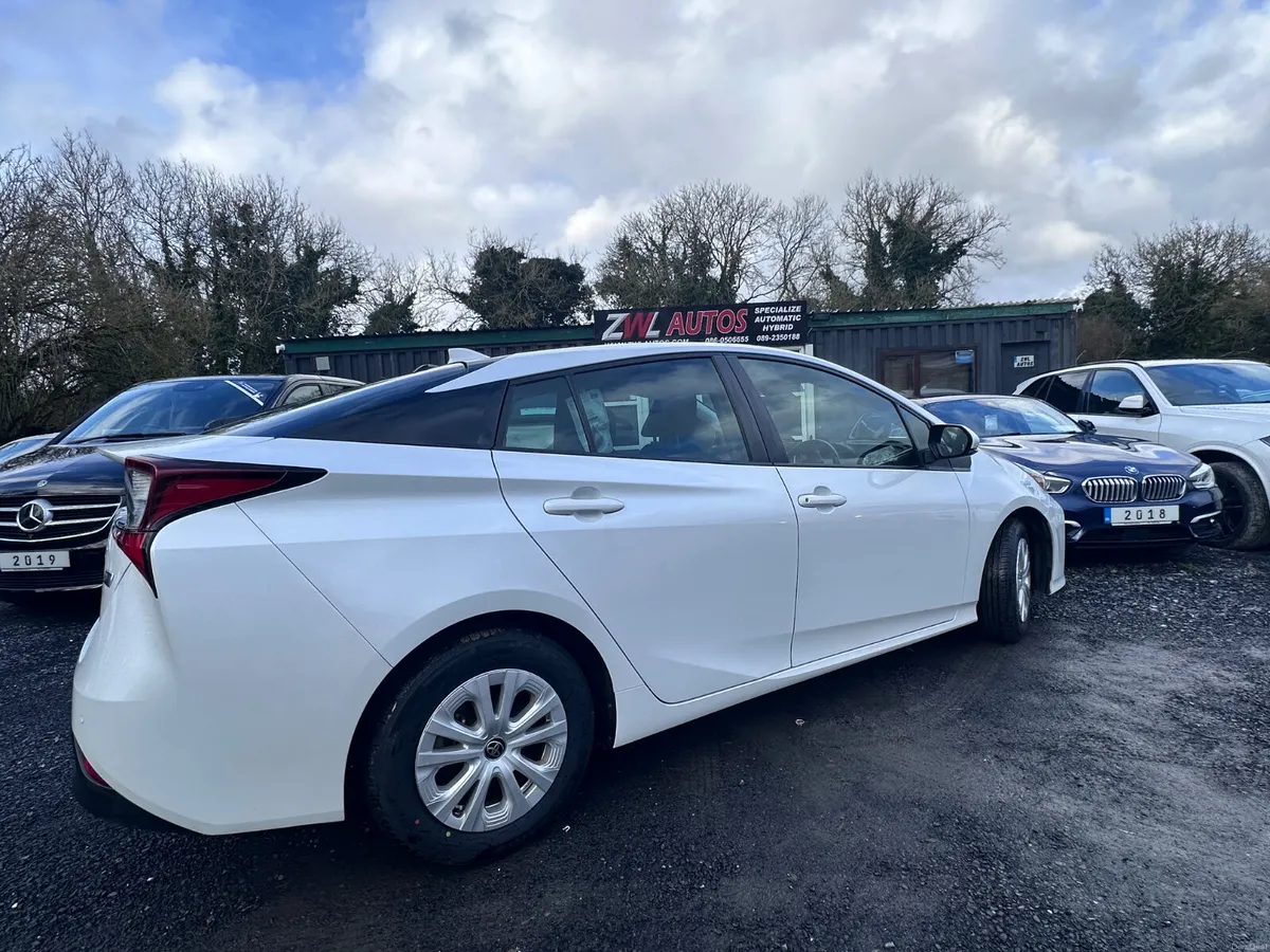 21 Toyota Prius PushStart - Image 6