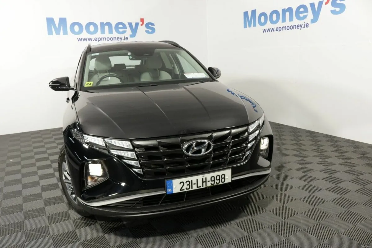 Hyundai Tucson EXECUTIVE 1.6L DIESEL SUV - Image 2