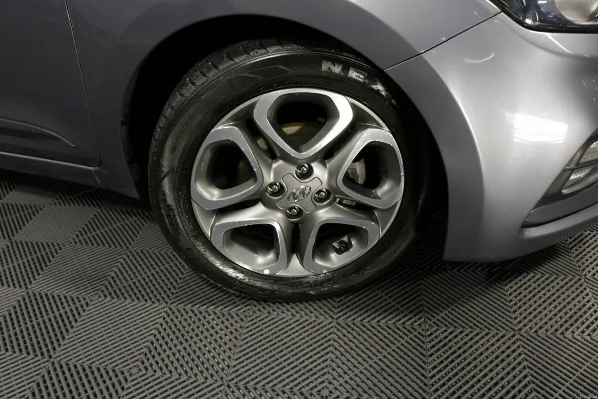 Hyundai i20 DELUXE PLUS 1.2L PPETROL HATCHBACK - Image 3