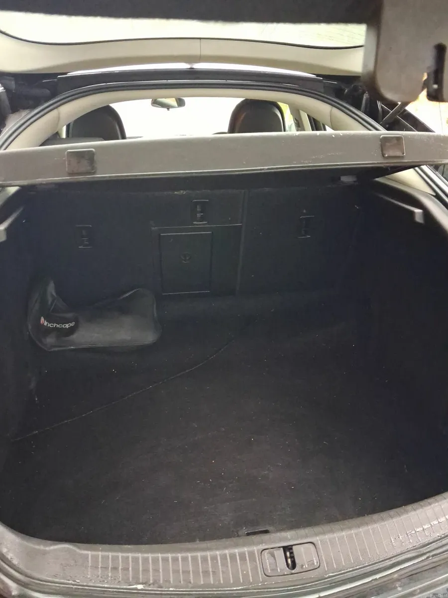 Vauxhall Insignia 2011 - Image 2