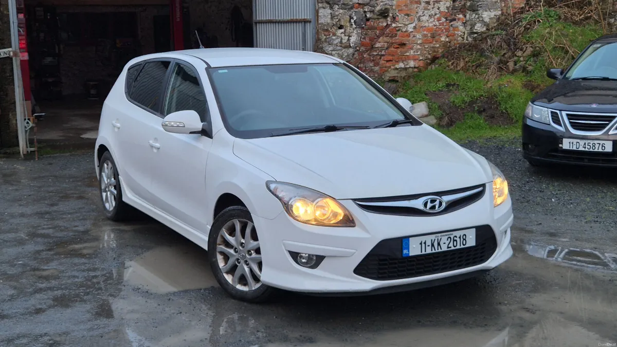 Hyundai i30 Comfort 1.6CRDi 128HP - Fully Serviced - Image 1