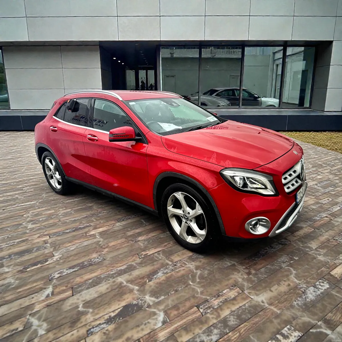 Mercedes-Benz GLA 180 STYLE Auto Petrol Low miles - Image 1
