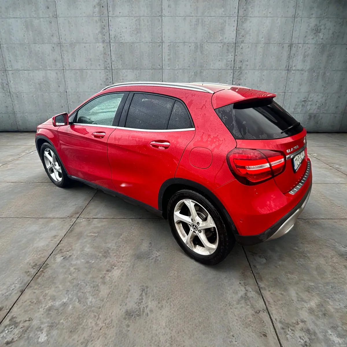 Mercedes-Benz GLA 180 STYLE Auto Petrol Low miles - Image 4