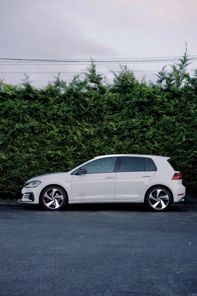🌟Volkswagen Golf GTI 2.0 2017🌟 - Image 2
