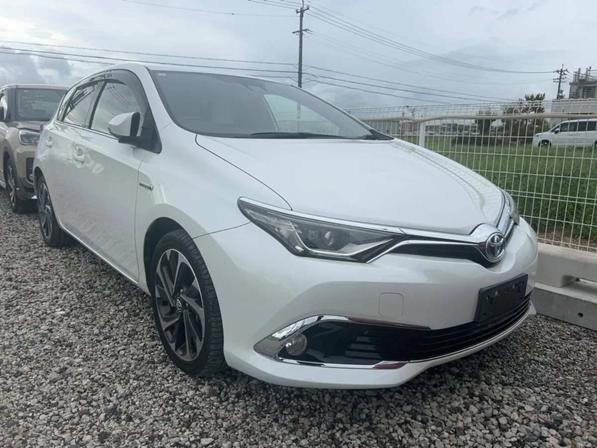 Toyota Auris G-PACK 1.8 HYBRID 5DR  AUTOMATIC - Image 2