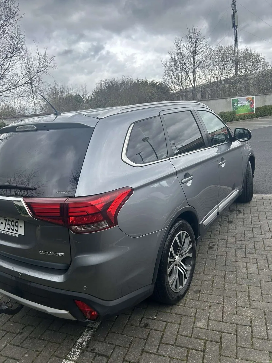 Mitsubishi outlander 2.3D 4x4 7 seater - Image 3