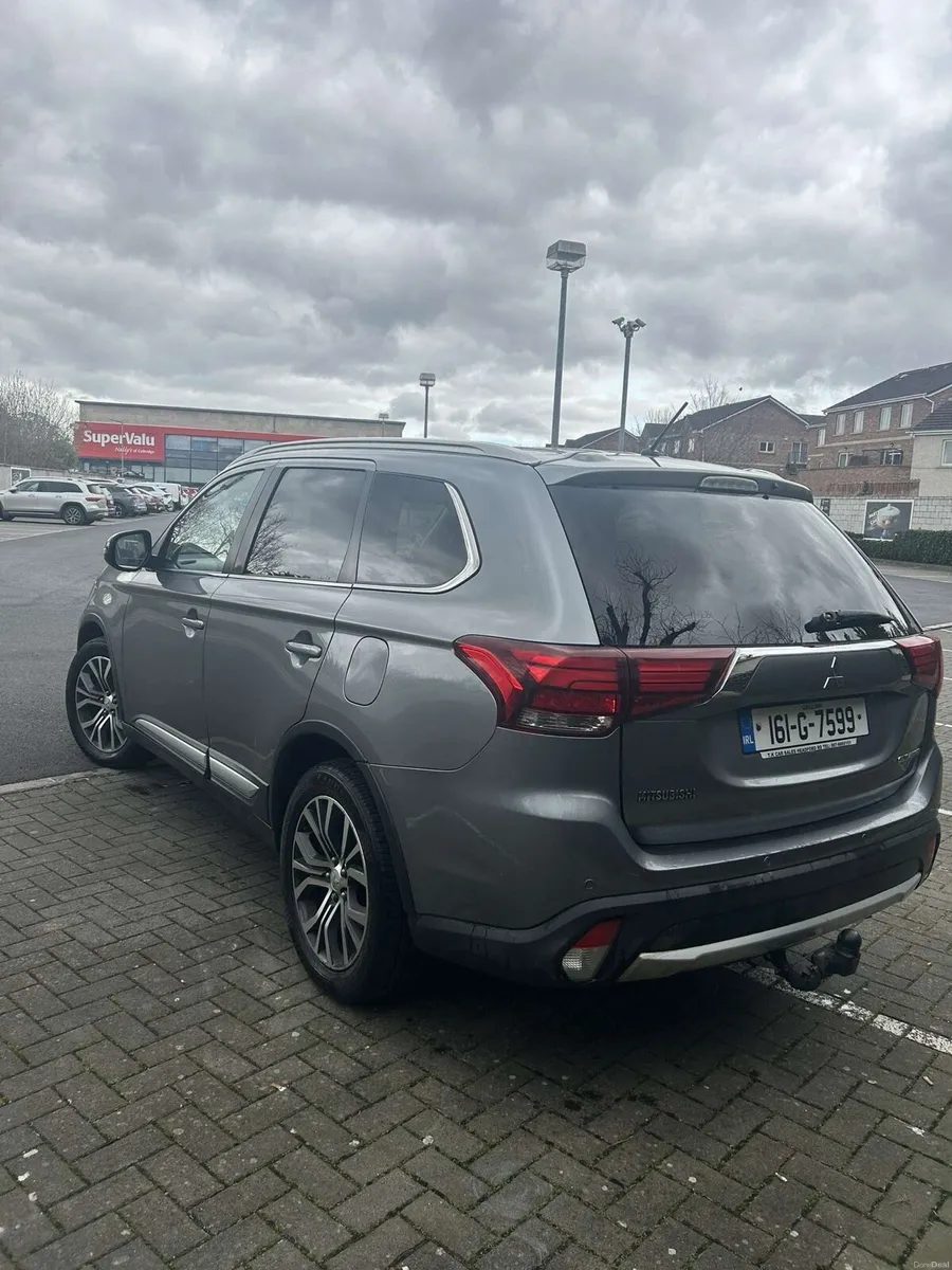 Mitsubishi outlander 2.3D 4x4 7 seater - Image 4
