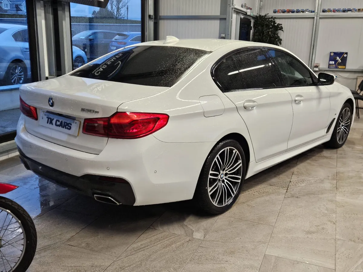 201 BMW 530 E HYBRID LOW KMS - Image 3
