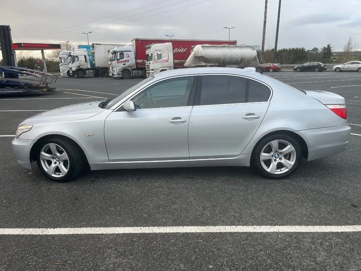 2010 BMW 5 Series - Image 3