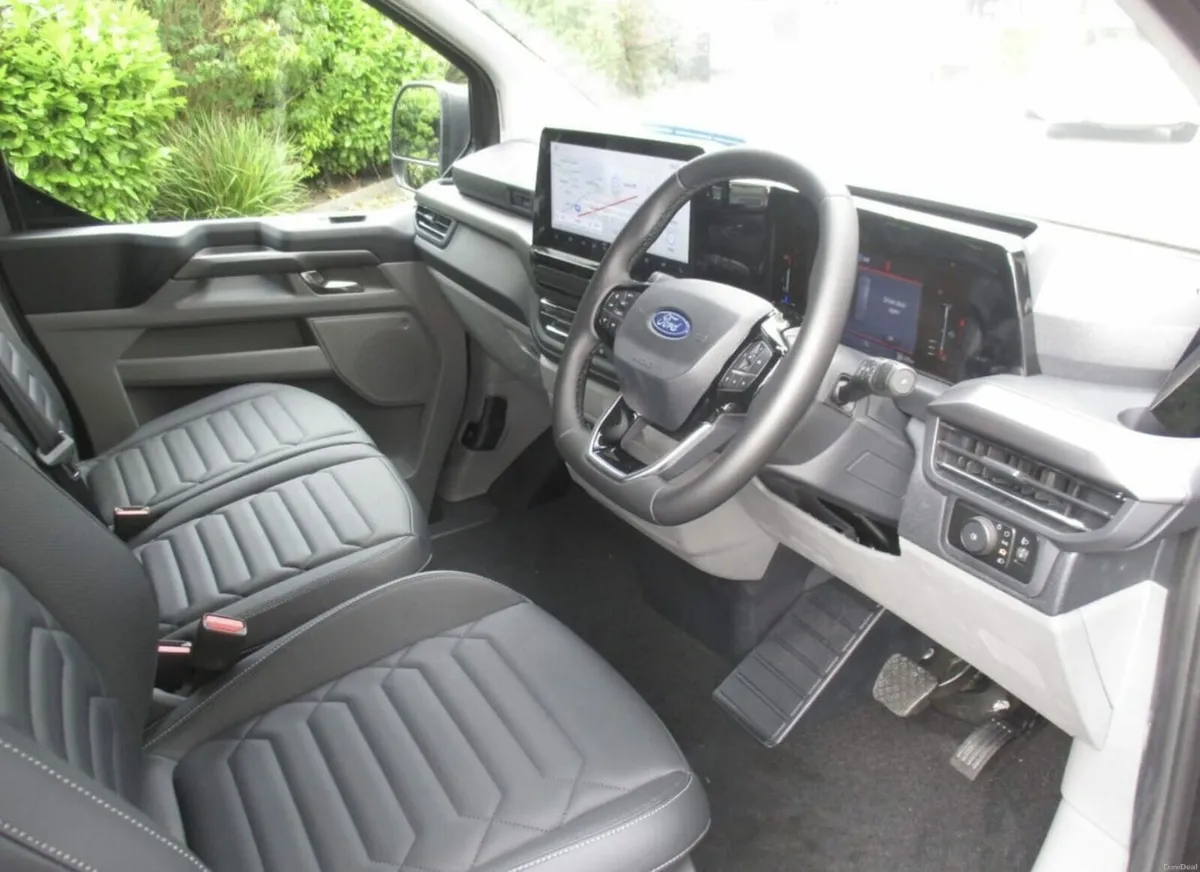 Ford tourneo plug in hybrid High spec 2026 - Image 3