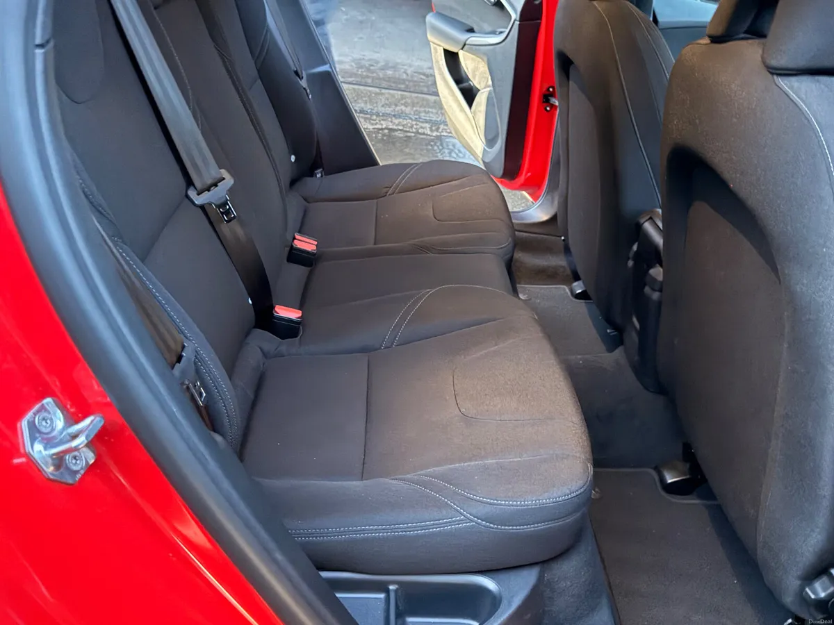 Volvo v40 1.5  2017 Automatic - Image 4