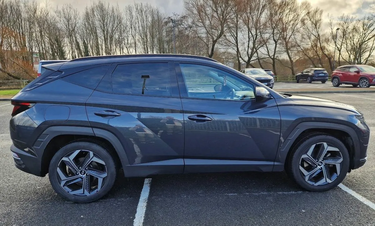 Hyundai Tucson 2022 Plug-In Executive 4WD Auto - Image 2