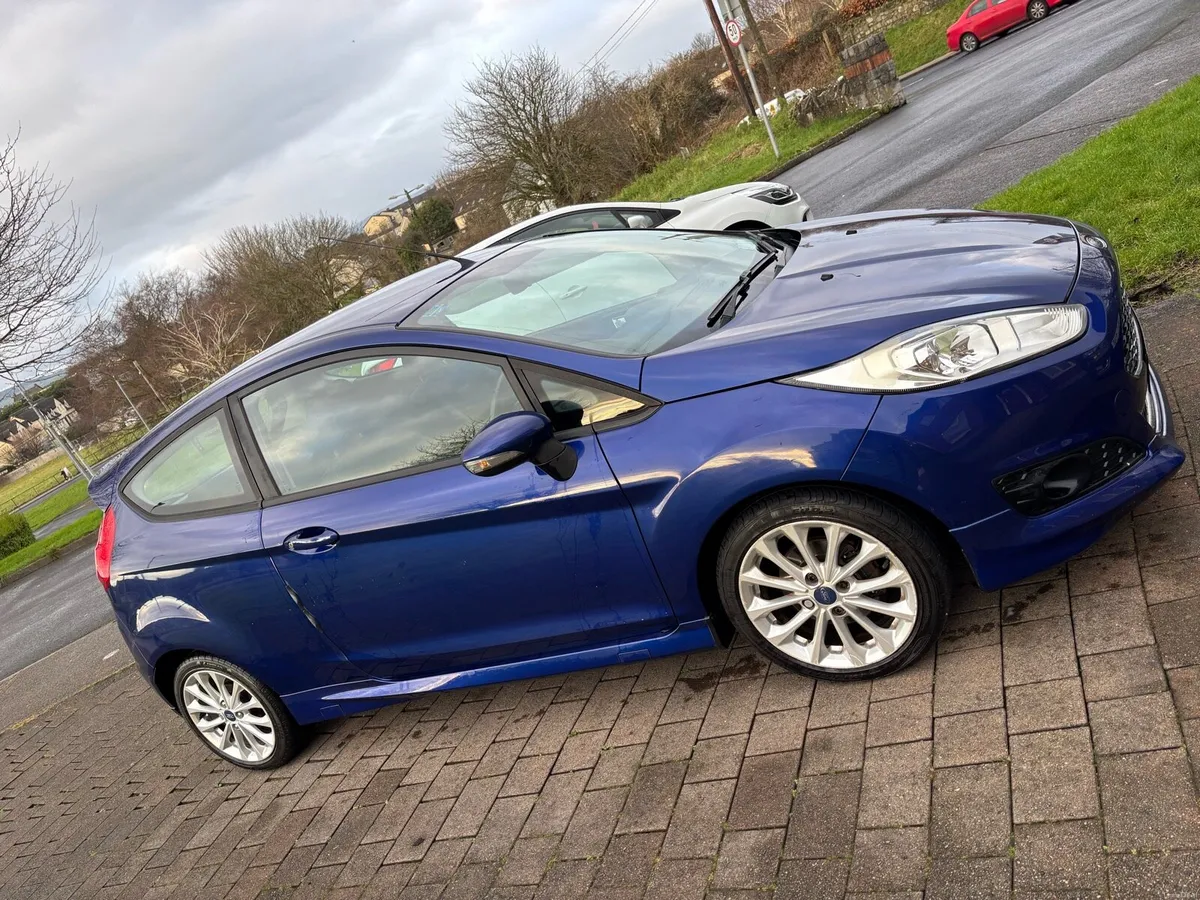 Blue Ford Fiesta Hatchback Ecoboost - Image 1