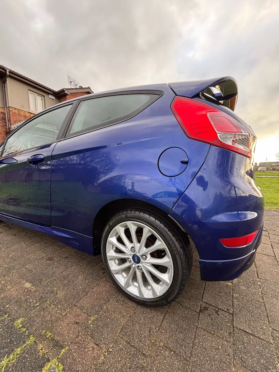 Blue Ford Fiesta Hatchback Ecoboost - Image 4