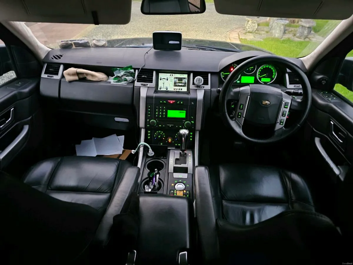 3.6L Rangerover sport, crew cab, Black interior. - Image 2