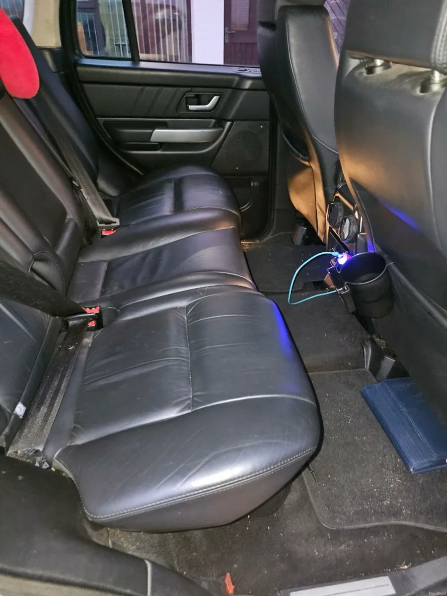 3.6L Rangerover sport, crew cab, Black interior. - Image 3