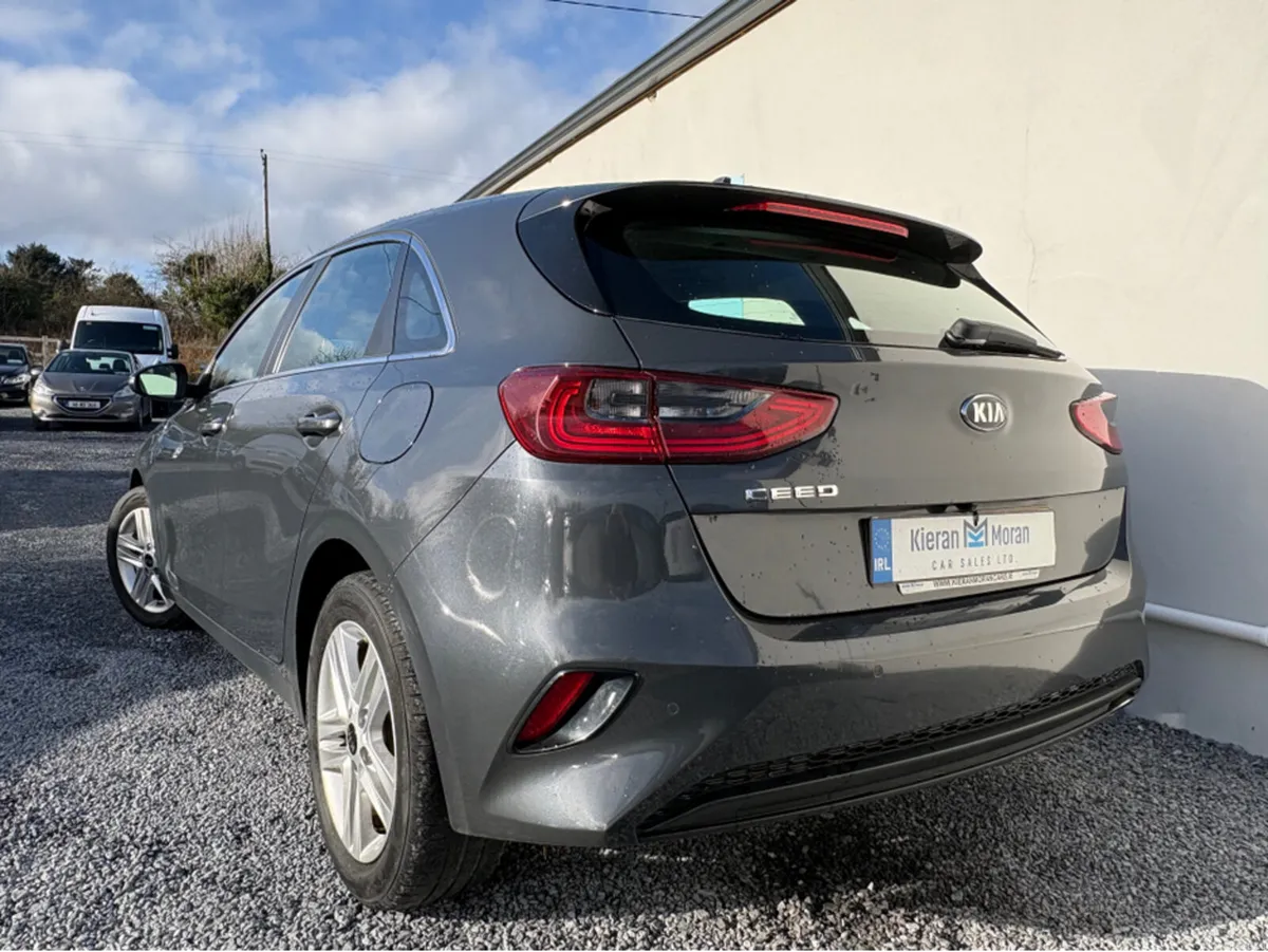 Renault Megane ICONIC 5DR - Image 2