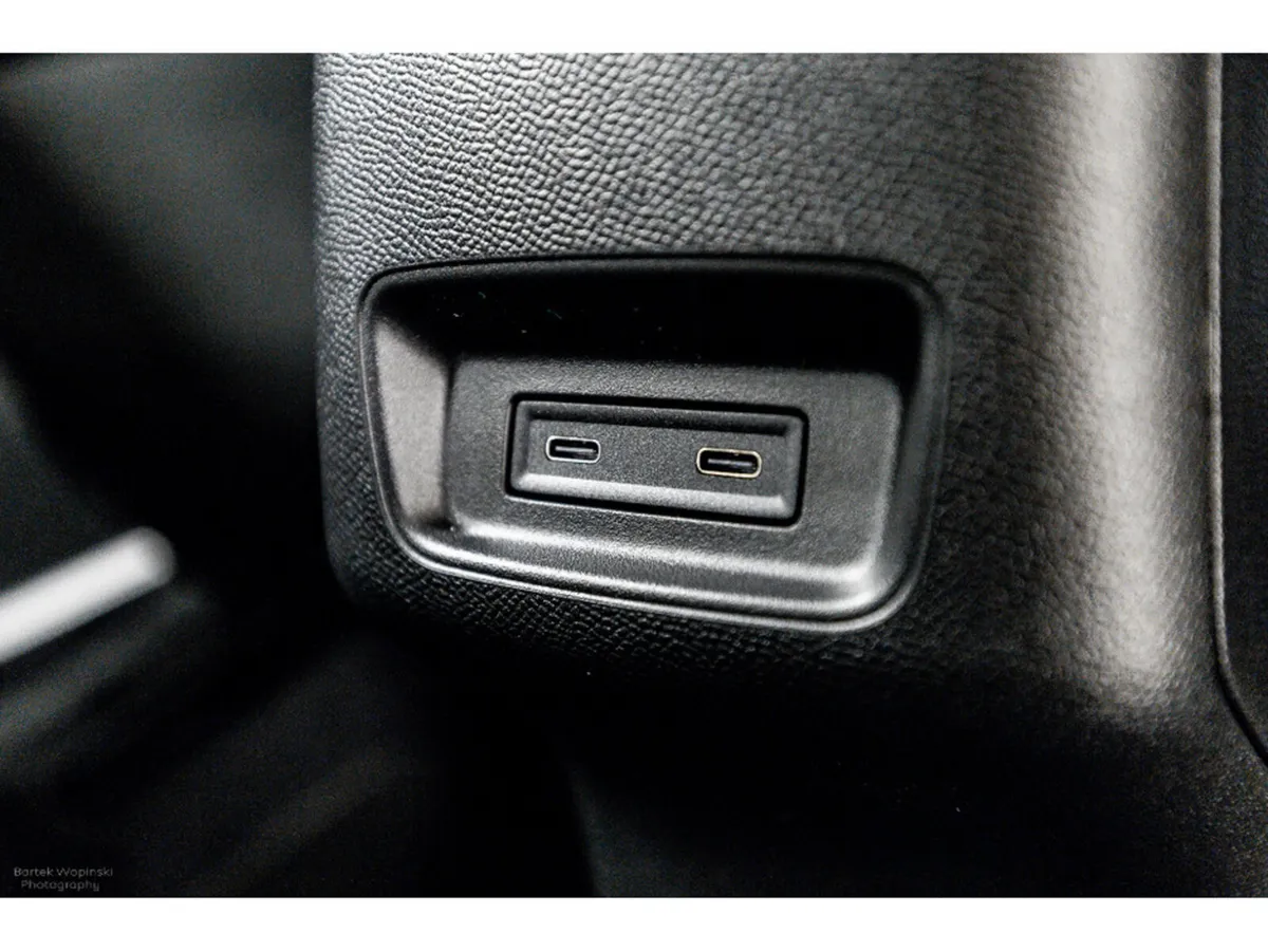 Citroen C3 Plus 1.2 Hybrid Auto 100HP Bi-Tone Roof - Image 5