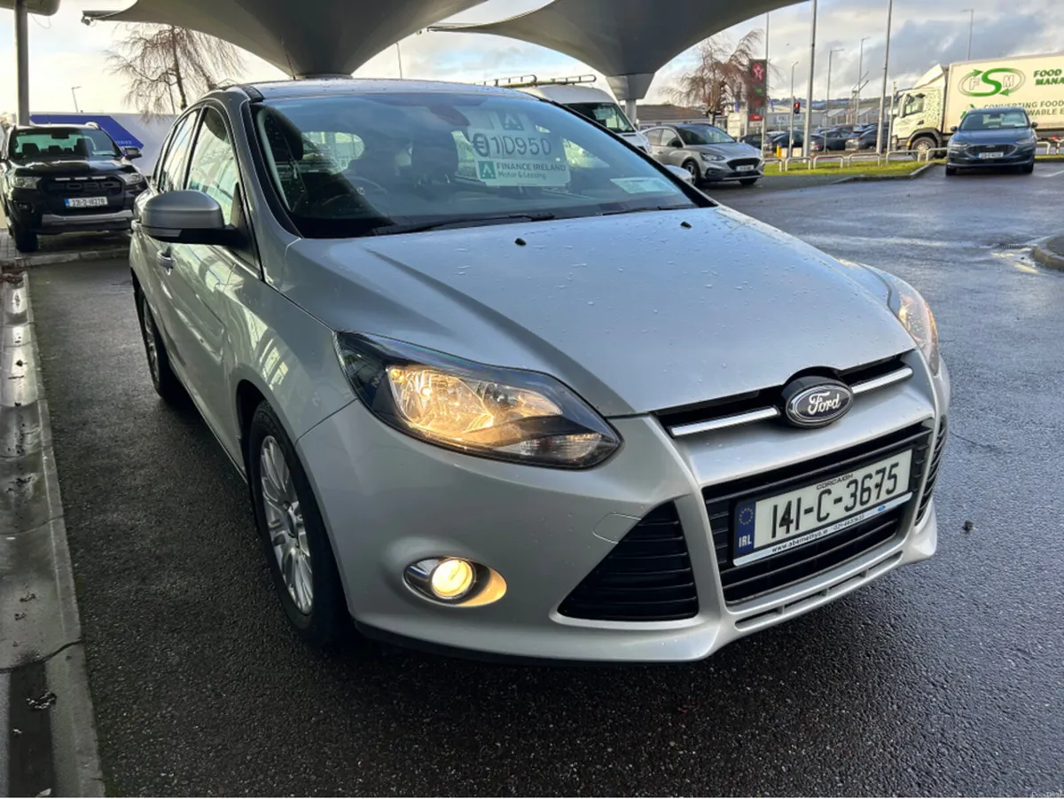 Ford Focus TITANIUM 1.6 TDCI 115PS 4 2014MY - Image 2