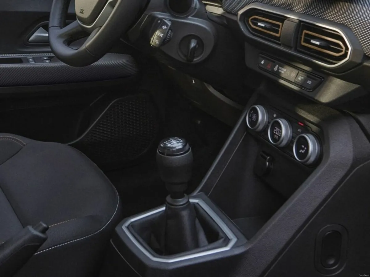 Dacia Sandero Stepway Essential TCe110 *ORDER YOUR - Image 3