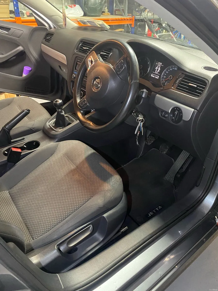 Volkswagen Jetta - Image 4