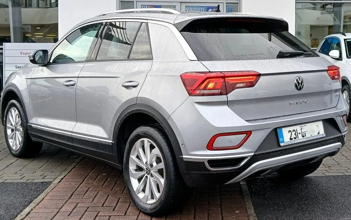 Volkswagen T-Roc Style 2.0 TDI 116HP **REAR VIEW C - Image 3