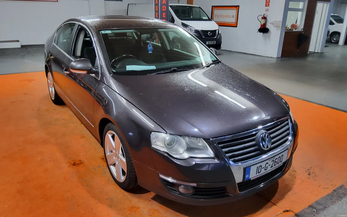 Volkswagen Passat 2010 - Image 1