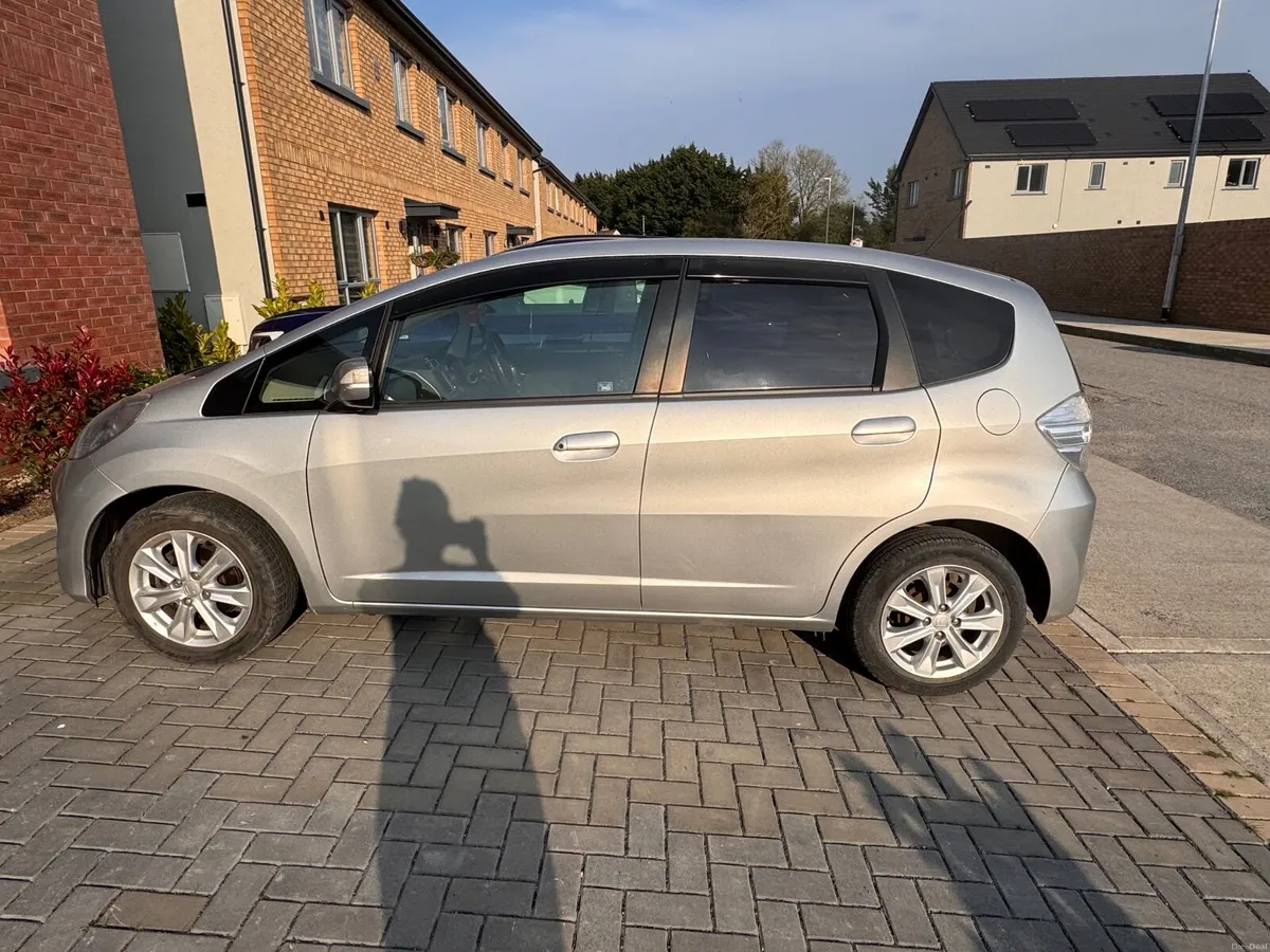 Honda Fit 2011 - Image 2