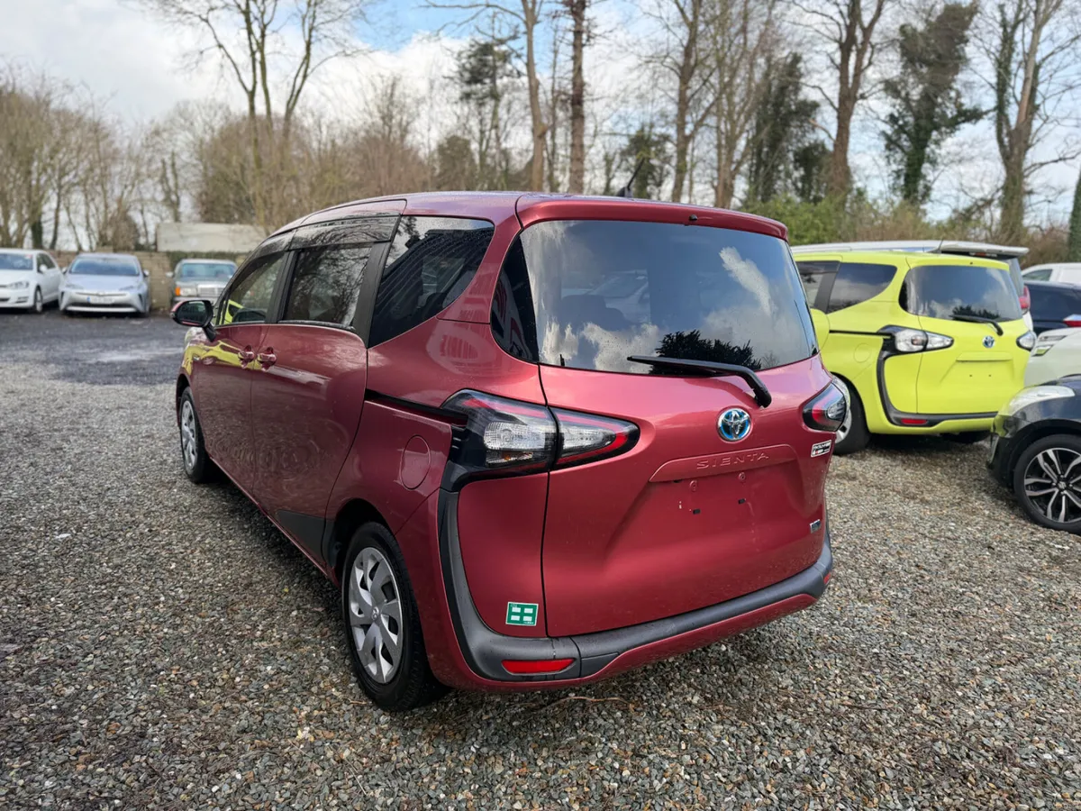 Toyota Sienta 2016  MPV 6 seater - Image 2