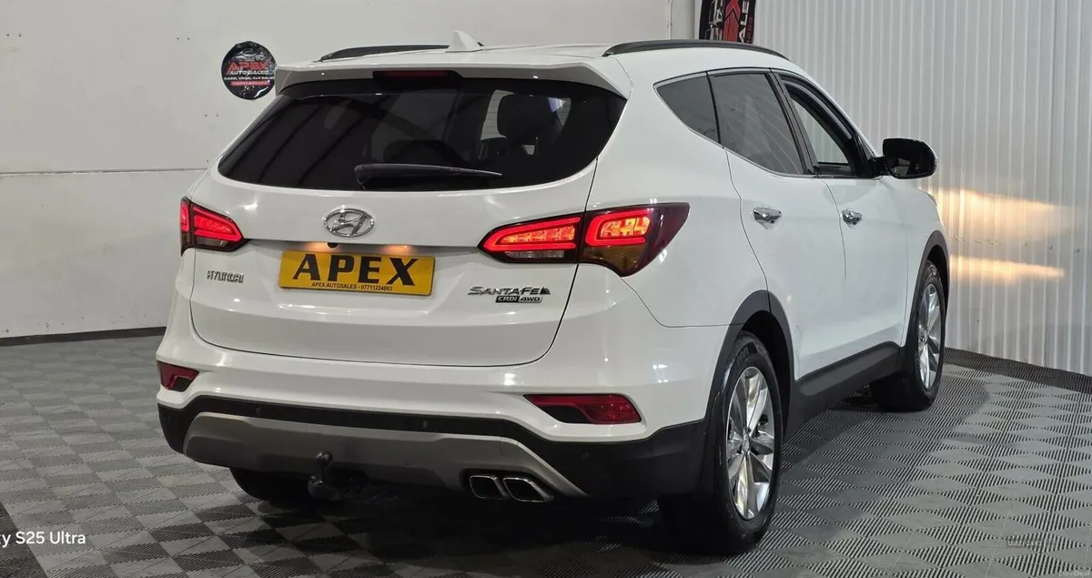 Hyundai Santa Fe DIESEL ESTATE - Image 4