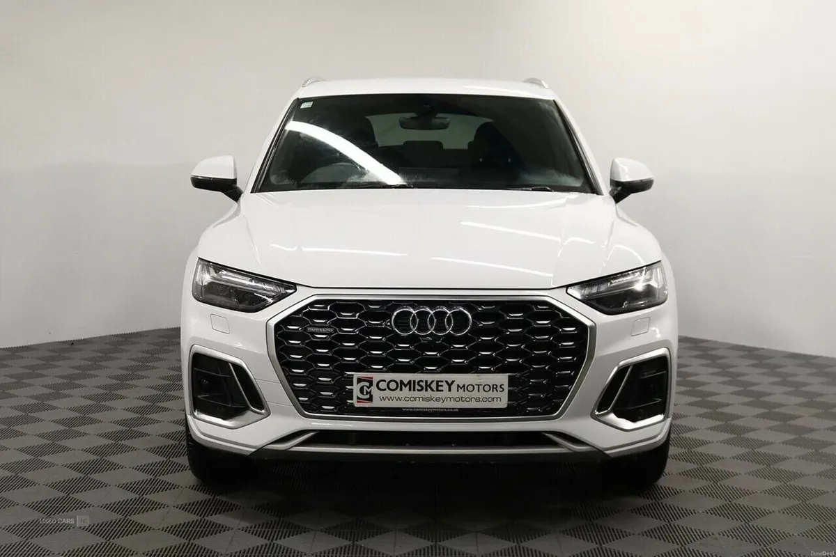 Audi Q5 TFSIe S line - Image 2
