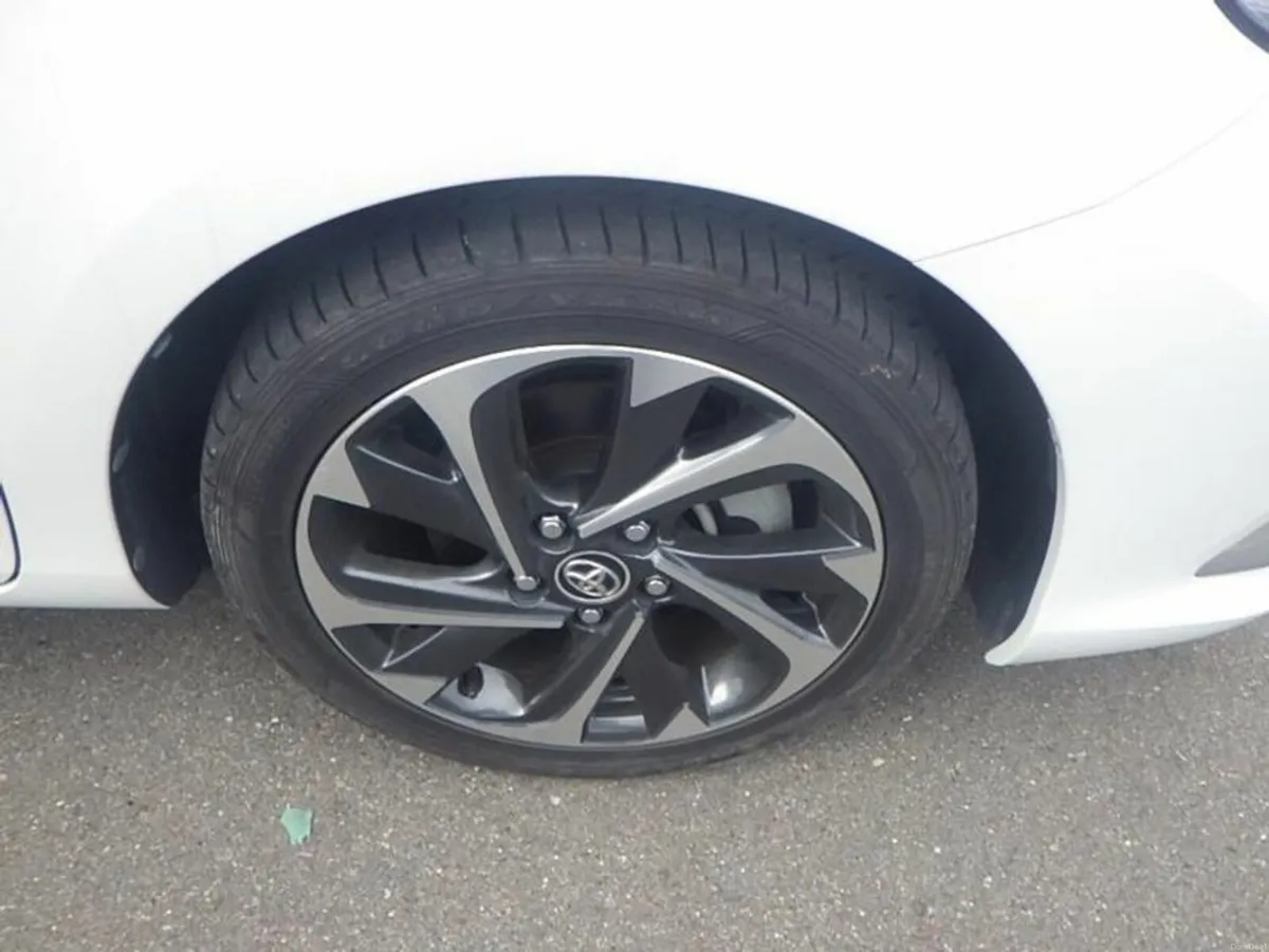 Toyota Auris 162 G-Package Leather - Image 4